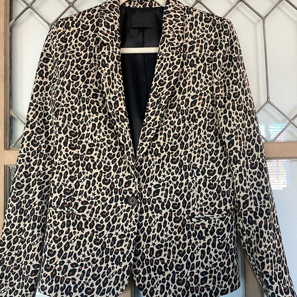 STUNNING blazer by IKKS( Paris,France) zoom in to see the deets 🤩🖤🤎🤩